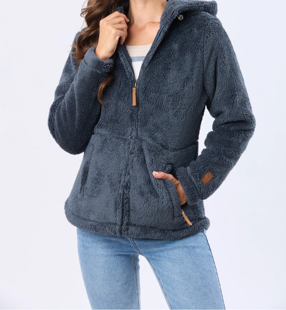 Campera con capucha sherpa