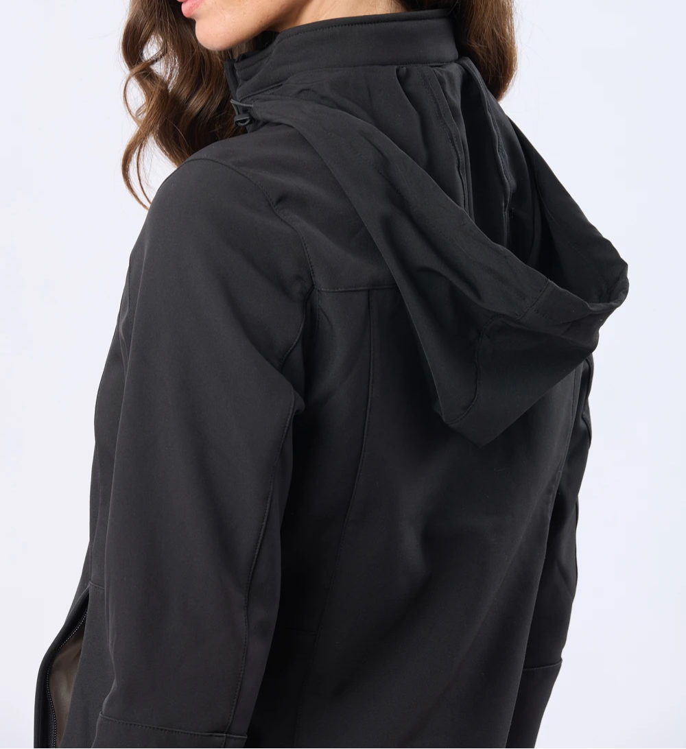 Campera de neopreno con capucha