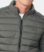 Campera con capucha desmontable