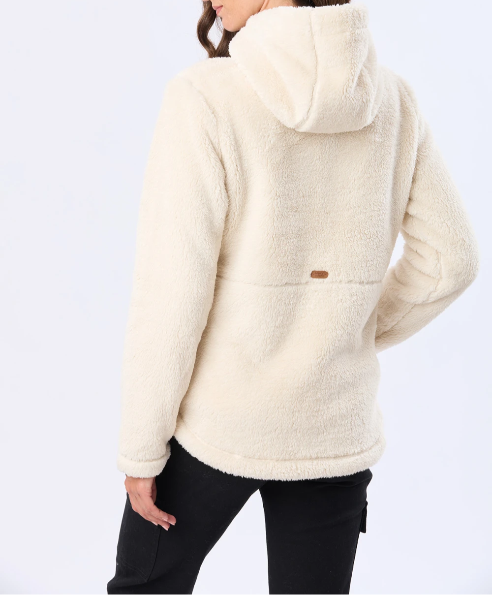 Campera con capucha sherpa