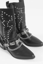 Botas con Tachas