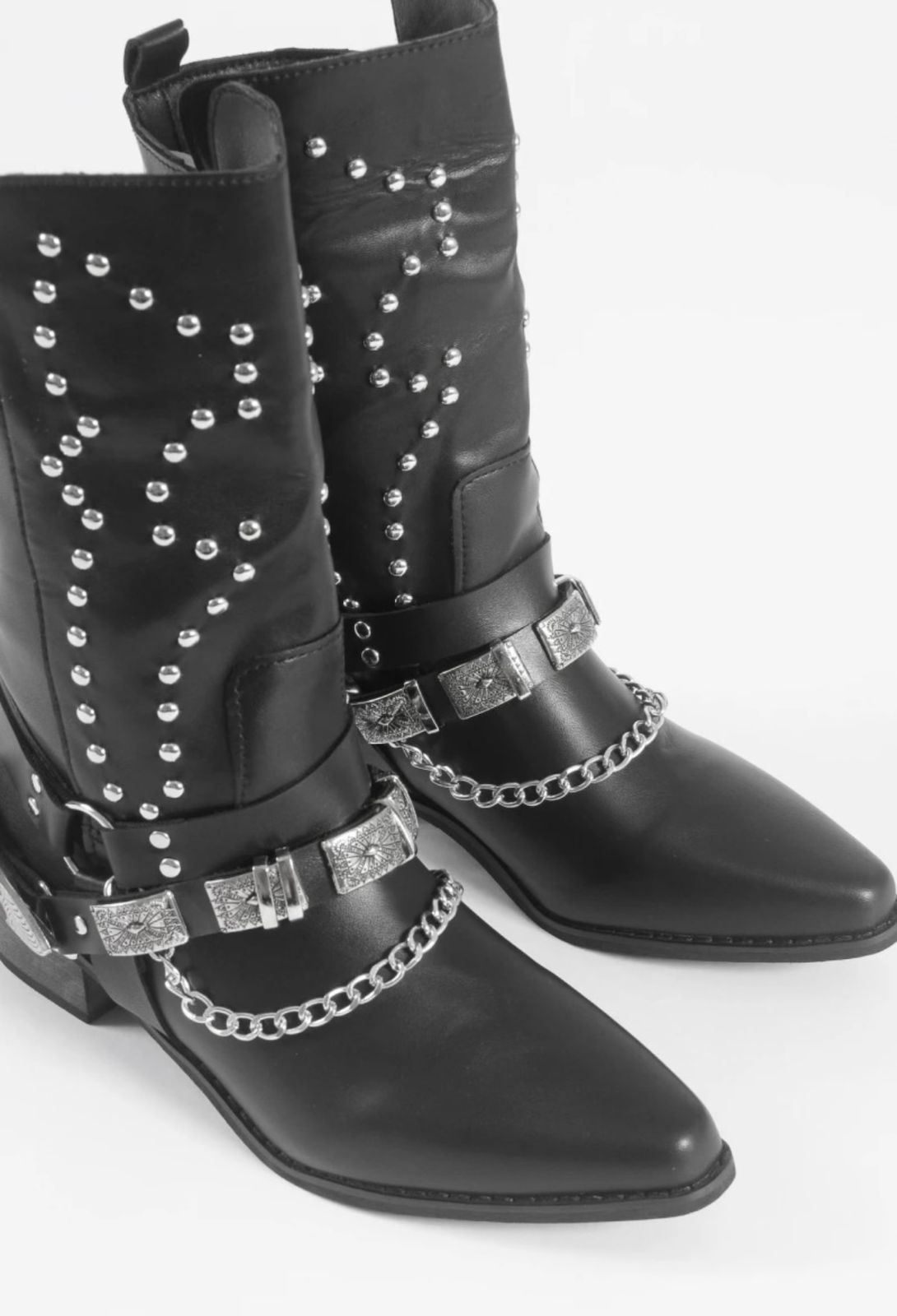 Botas con Tachas